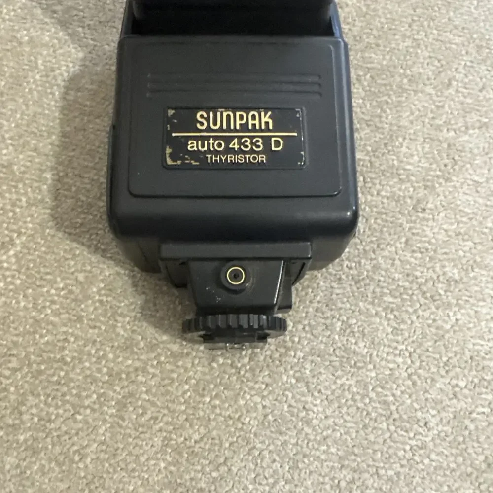 UNTESTED SUNPAK Auto 433 D Thyristor for Canon Film camera Shoe Mount Flash